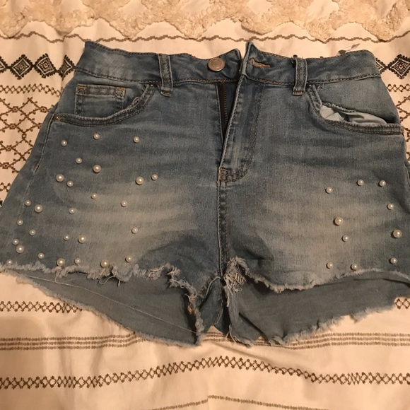 Pearl Detail jean shorts - Picture 1 of 2